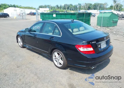 2009 Mercedes-Benz C 300 z USA, uszkodzony, nr VIN WDDGF81XX9R064181